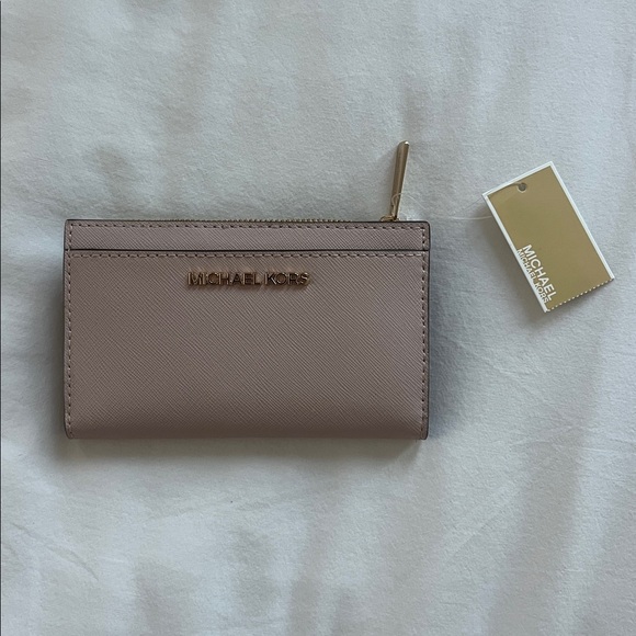 Michael Kors Light Pink Wallet - Picture 1 of 4